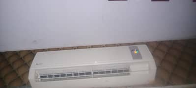 use ac hai or fitting piep sath nahi hai Baki kam theek krta ha