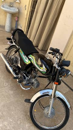 CD 70 2022 model 23 stickers black colour