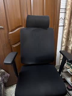 1 month used office/gaming chair for sale