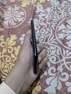 &@iphone xr 64 gb 10by10 serius byer contect?