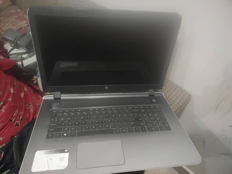 Key features and specifications of this model include: Display: 17.3 4