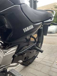 Ybr 125g black colour look at the pictures
