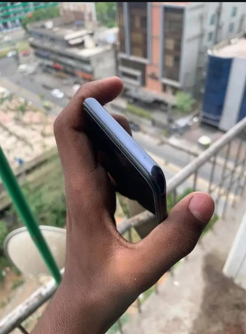oppo f19 condition 10 by 10 only one Hand use this mobile 4