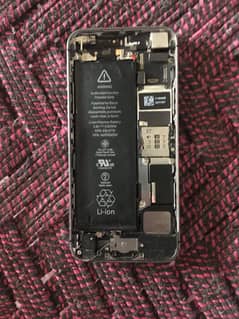 Apple IPhone 5s agr lena hai to parts mill jayen ge