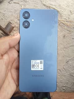 4gb+64gb. 25w fast charging. 5000mAh battery. 14 android version.