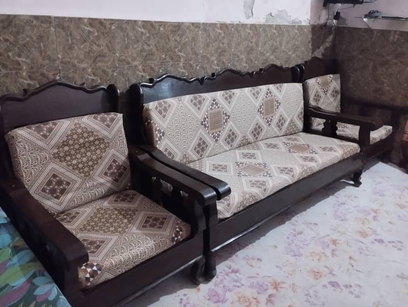 complete sofa set with table & divider 0
