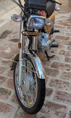Honda 125 CC Gold edition //0327 5071 723