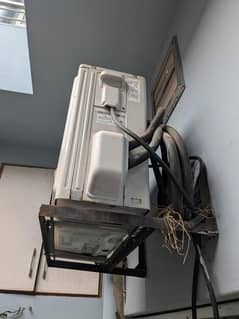 Haier AC invertor 1 ton