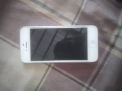 I phone 5 battery nhi ha new dal wahi thi lakin on nhi howa