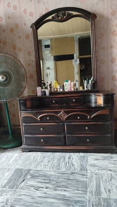 Dressing table with 7 drawer