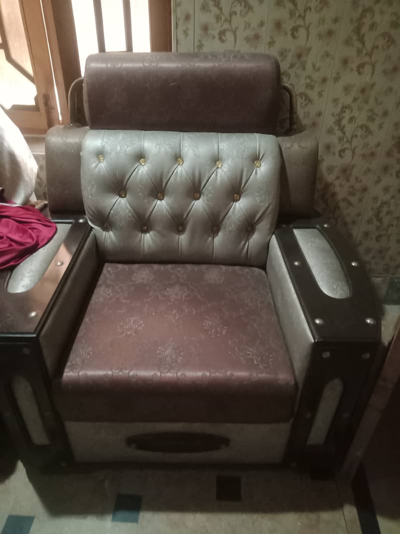 Sofa set used but in good condition 0