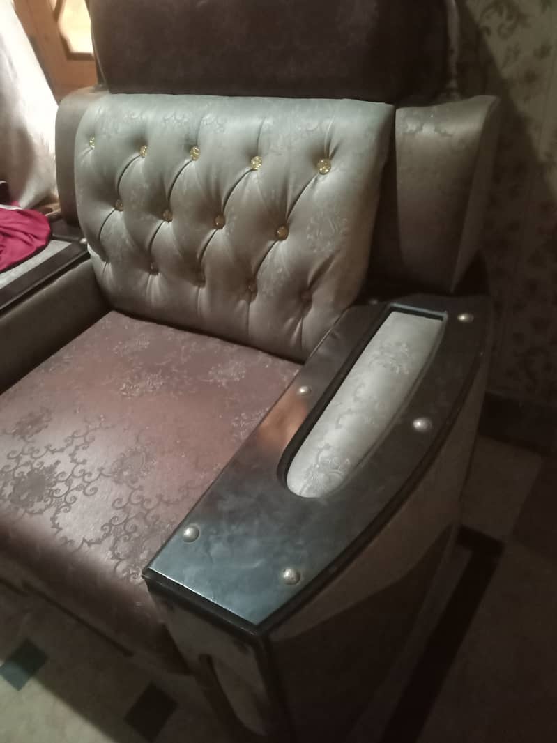 Sofa set used but in good condition 1