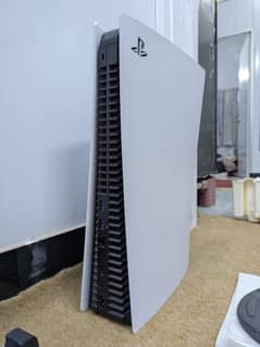 PS 5 825 GB and 2 TB SSD, 2 controllers and charging dock
