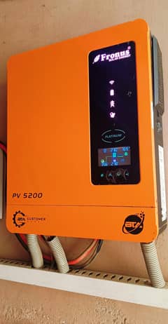 Fronus PV 5200 hybrid inverter dual output Almost new 10/10 condition