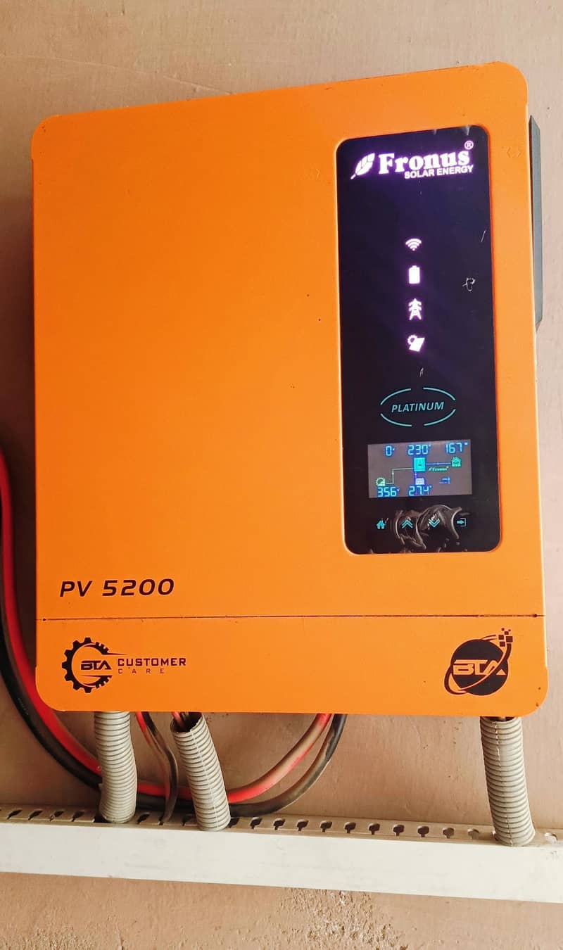 Fronus PV 5200 hybrid inverter dual output Almost new 10/10 condition 1