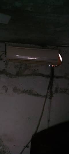 AC FOR SALE NEW AC NOT USED TOO MUCH