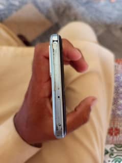 vivo y 21. . . 4 64 just box hy sath charjar gum ho gya hy