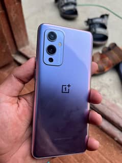 OnePlus 9 with Green Line issue baki description pr lo
