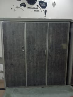 almari for sale look like new