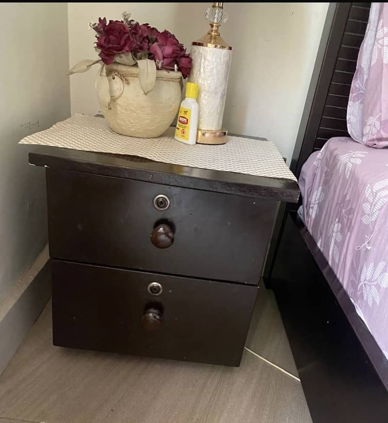 Bed side table 0