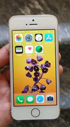 iPhone 5S Gold 32GB NON-PTA Smooth Performance ph# 03284055415