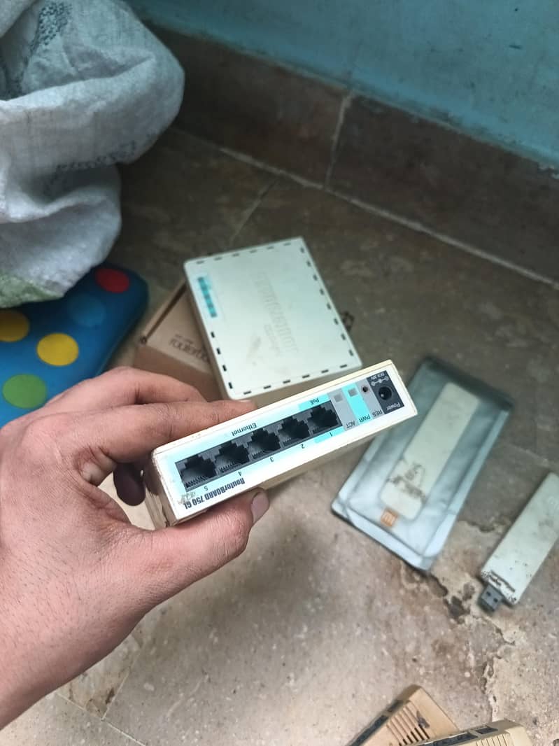 switch or mikrotic ka server 7