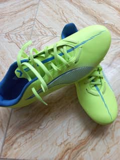 ORIGINAL PUMA FOOTBALL SHOES (only used once)