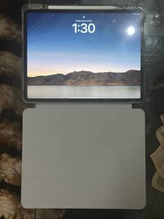 I pad pro M2 13 inches with all accessories