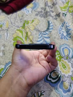 10/10 condition 8/128 box and charger available