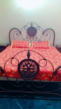 rod iron bed queen size with spring mattress