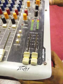 peavey Mixcer 2 speaker 7 mic and cables