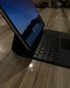 Ipad 12.9 Inch with Magic Keyboard