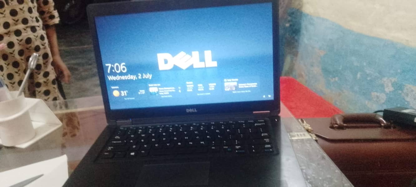 I sell my Dell latitude neat and clean 10/10 condition 1