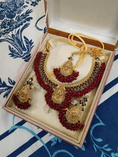 Bridal set with included Tikka, earrings and necklace.