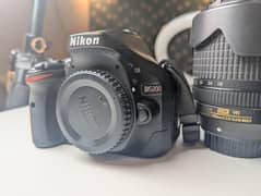 Selling Nikon D5200 with complete accessories 10/10 condition