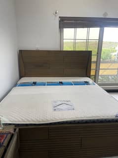 Wooden bed set king