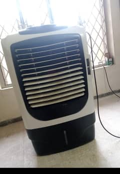 Ac dc room cooler