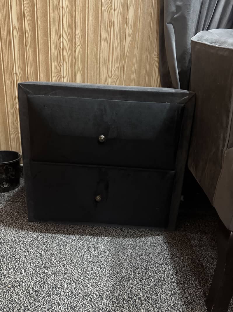 Full bed set with 2 single sofa and table 2