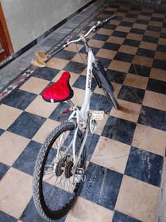 used bicycle new condition sports mood. orgnil light,lock,seat all good