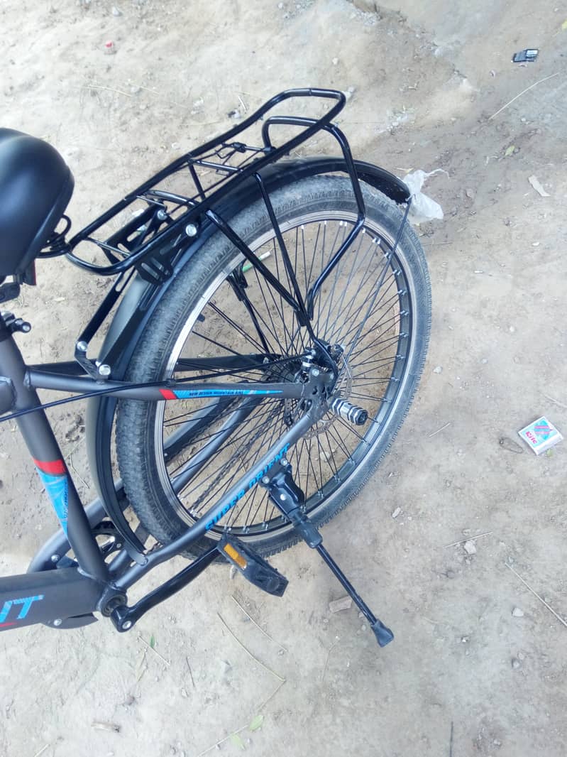 Doble wire rims, disk break, beautiful addition only three days use 3