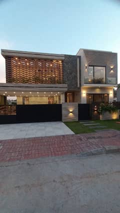 Bahria Town Phase 8, 35 Marla House 23 Marla Construction And 12 Lawn Back Open