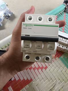 SCHNEIDER circuit breaker 3 pole (63A)