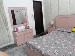 Queez Size Bed Set for sale