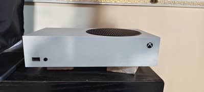 Xbox Series S 512GB used with 1 controller.