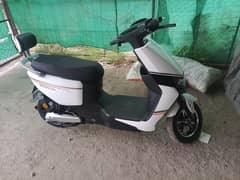 Orevo b2 electric scooty