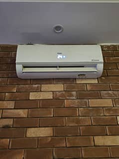 Haier Inverter 1 Ton AC