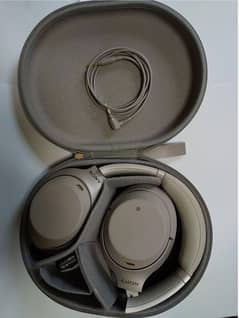 SONY WH-1000XM3 noise canceling headphones
