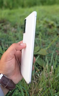 Selling samsung S20 fe