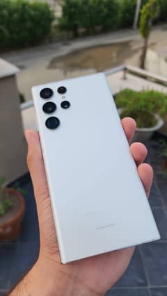 Samsung S22 Ultra (in new Condition)