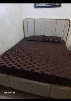 A beautiful complete bed set